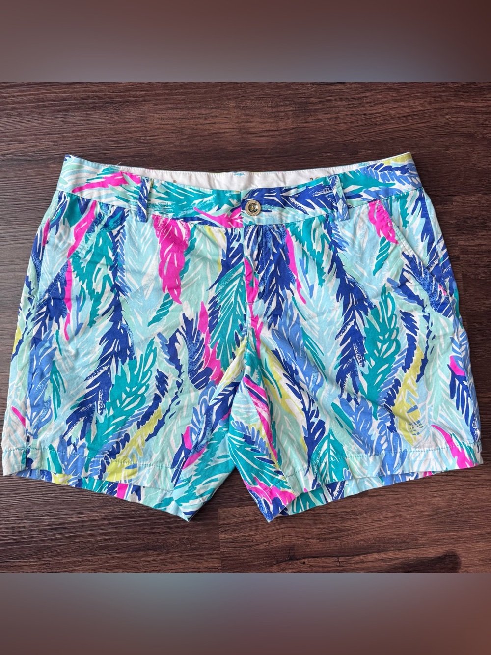 Lilly Pulitzer Women's Shorts Jayne Light as a Feather print Size 12 Blue Pink